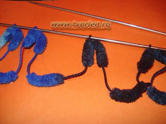 вяжем шарф из пряжи с помпонами (10)